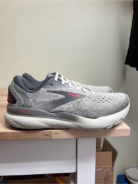 Brooks Women’s Ghost 16